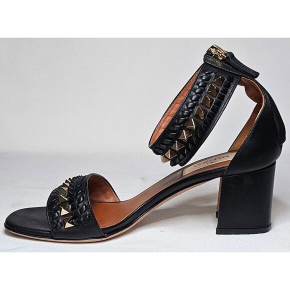 Valentino Garavani Rockstud black leather sandals - Picture 9 of 12